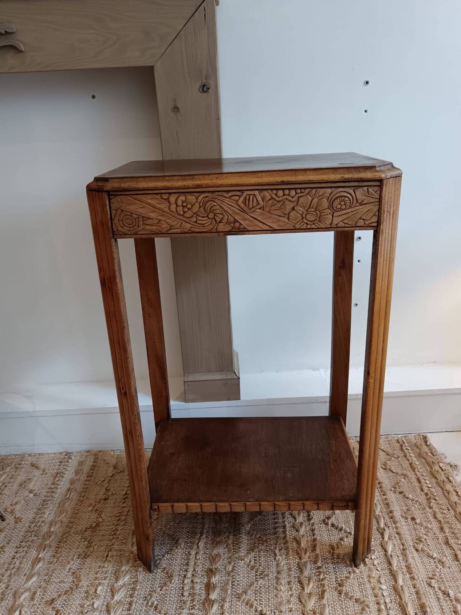 Console 1930s with floral carved motifs
