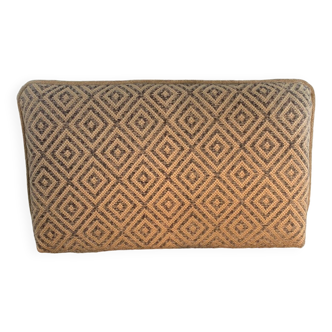 GP & Baker Kidney Wedge Cushion