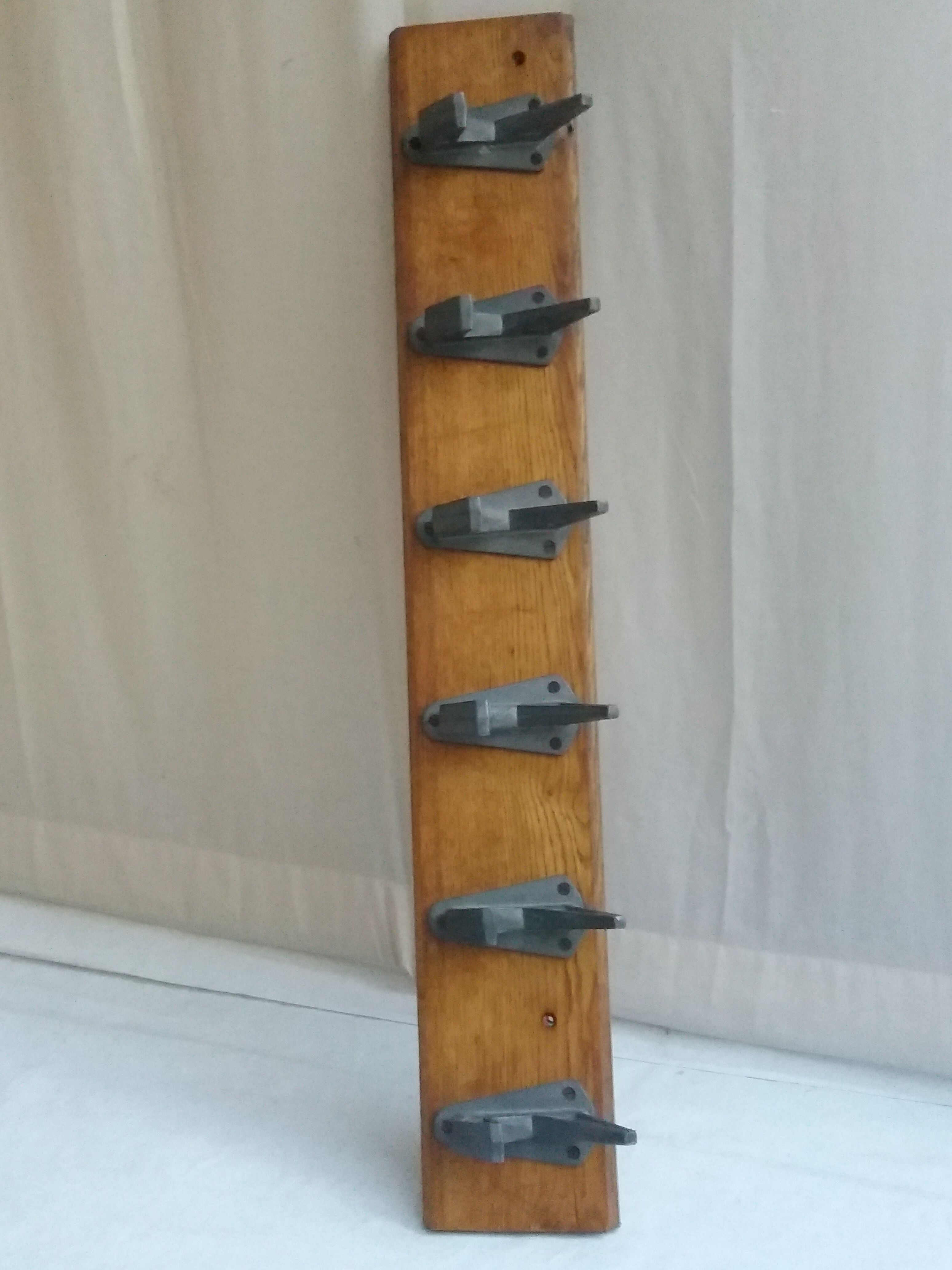 Industrial coatrack