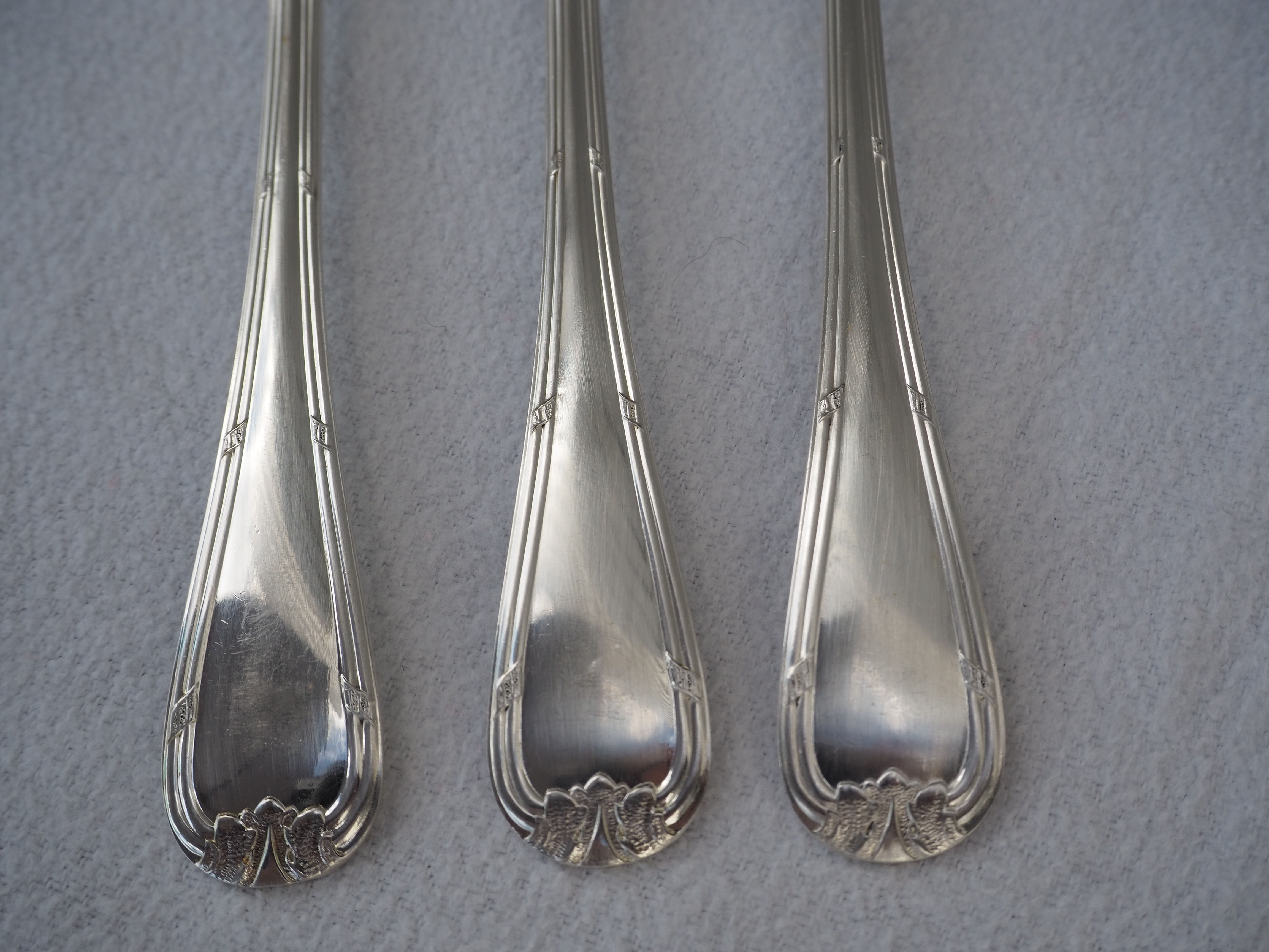Fish service and its 6 silver-plated cutlery, crossed ribbon model