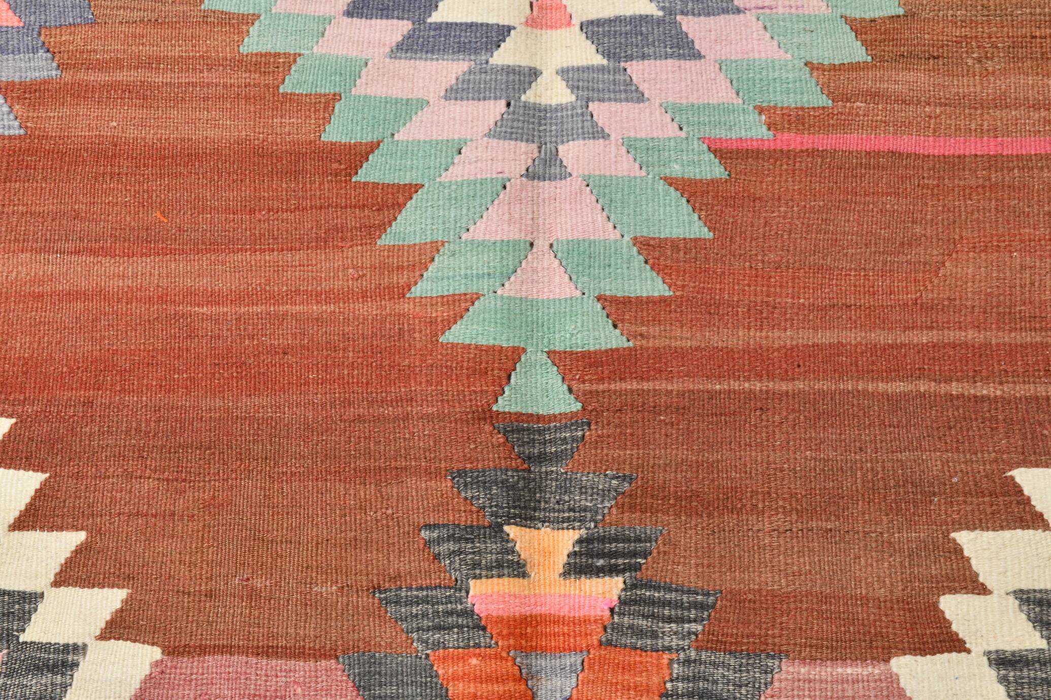 Tapis Kilim géométrique rouge et rose fait main 5x8, 160x238 cm