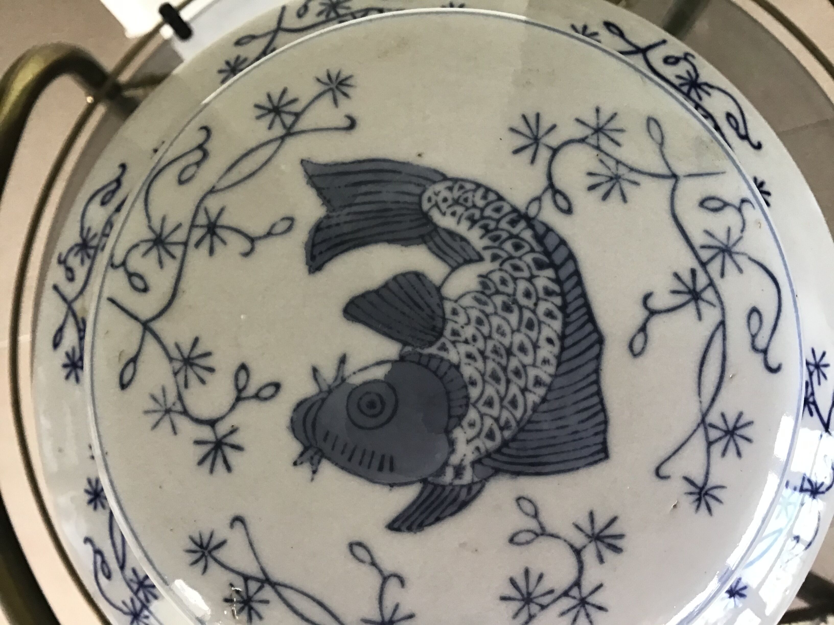 Pot with lidded Chinese décor