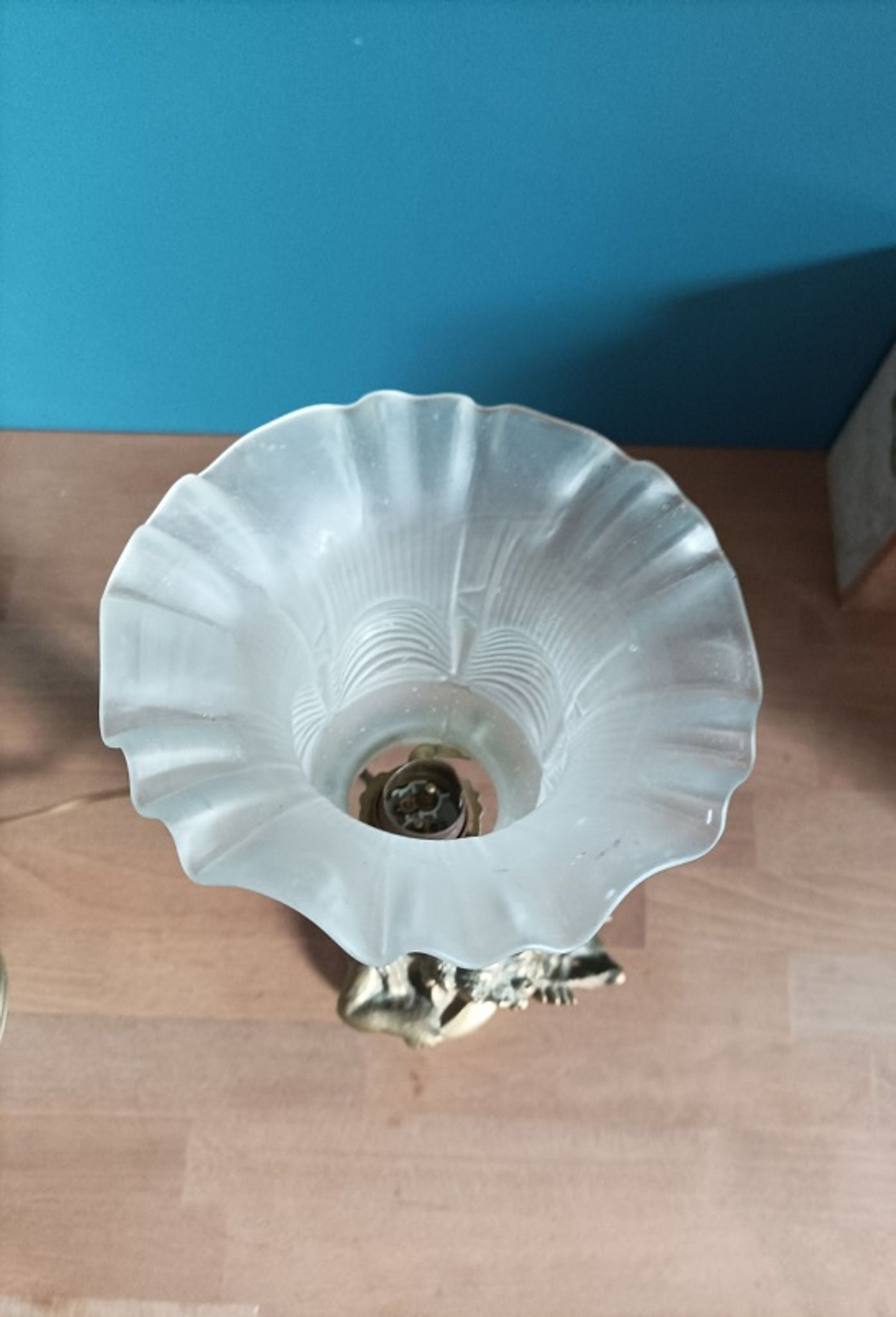 Bedside lamp Angel tulip glass base patinated golden resin