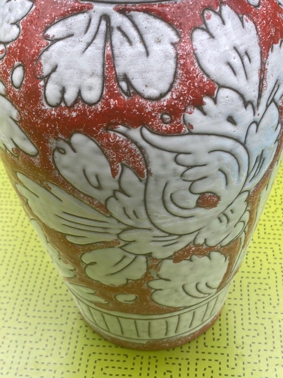 Vase in glazed ceramic decoration of flowers signed below italy - vintage 1950