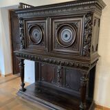 Buffet ancien en bois sculpté