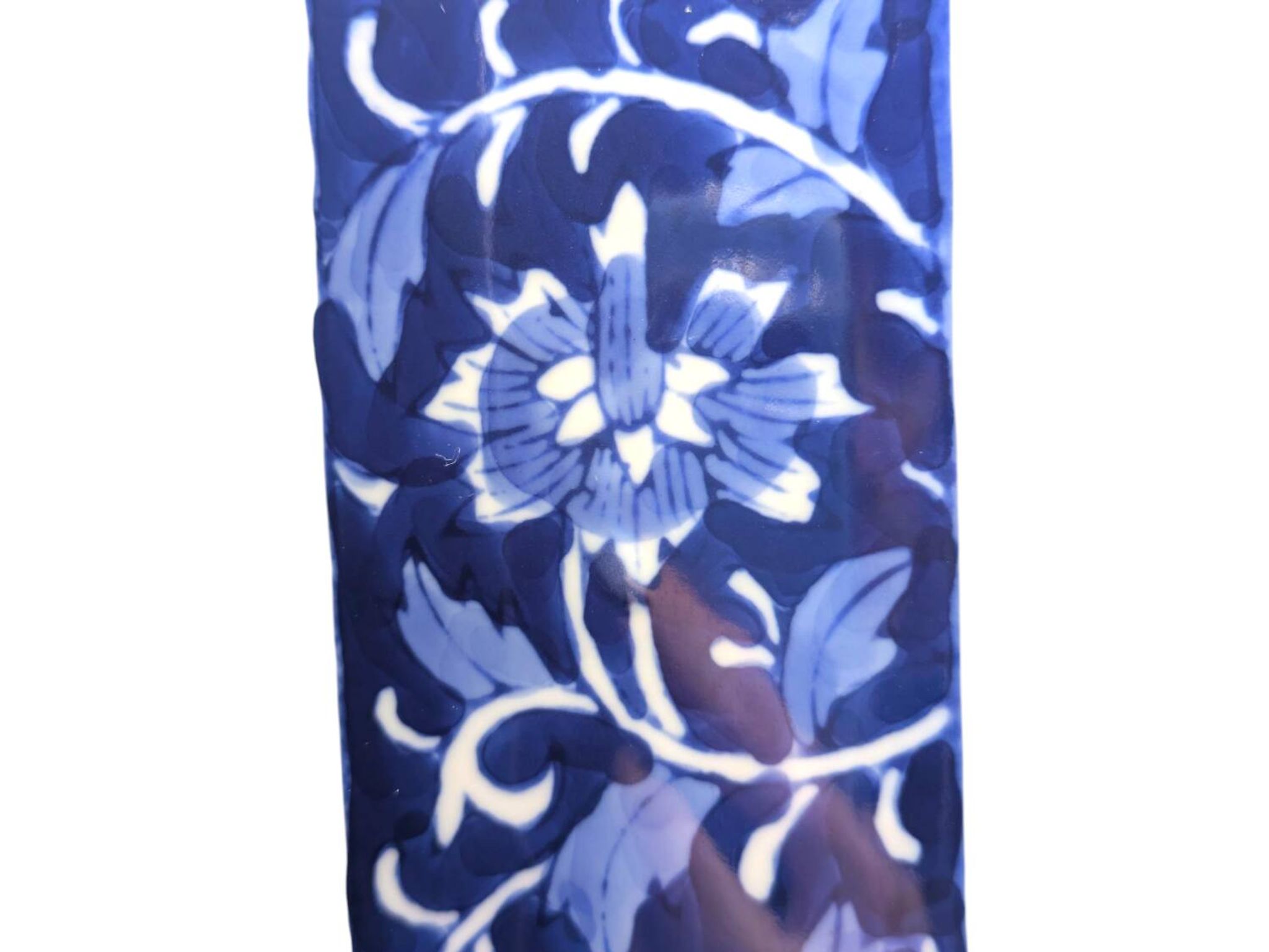 Porte-parapluies en porcelaine bleue et blanche, décor de paysage, années 1970-1990