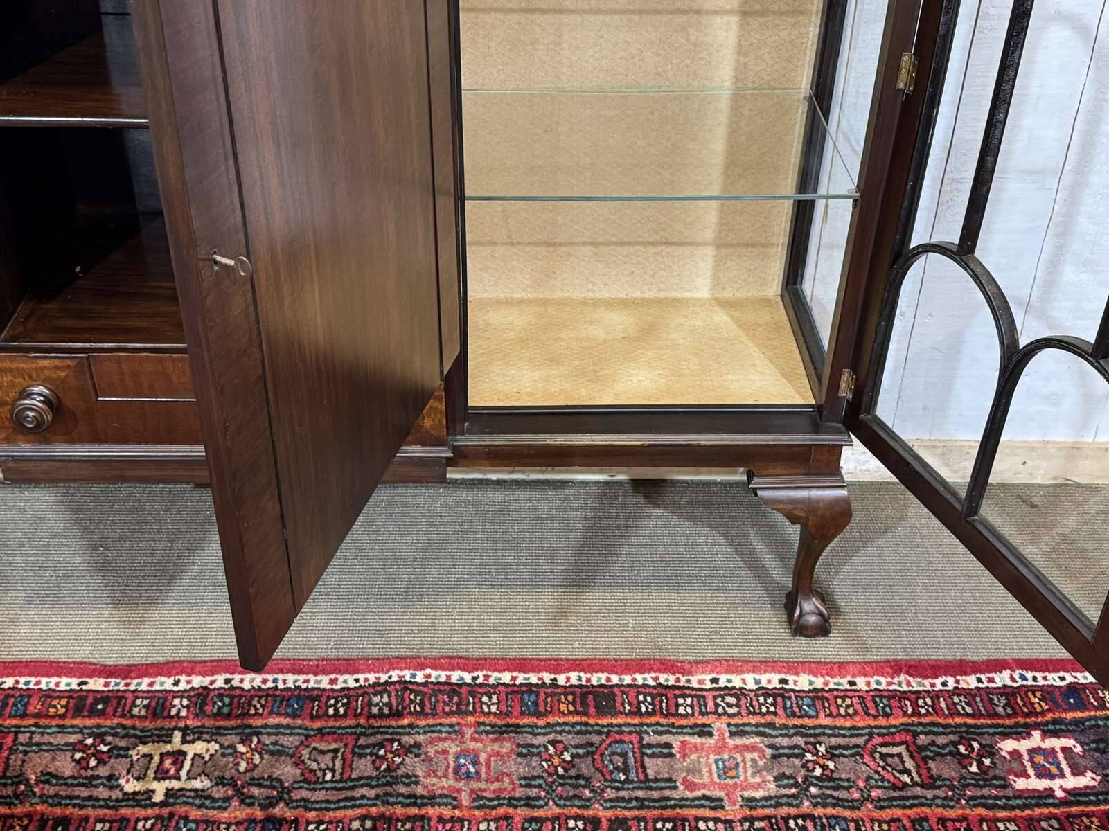 Vitrine Anglaise Chippendale 3 portes début XXème en acajou