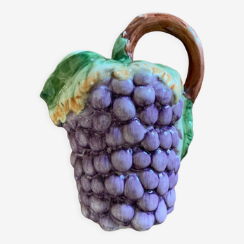 Grape bunch pitcher