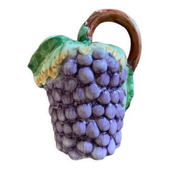 Grape bunch pitcher