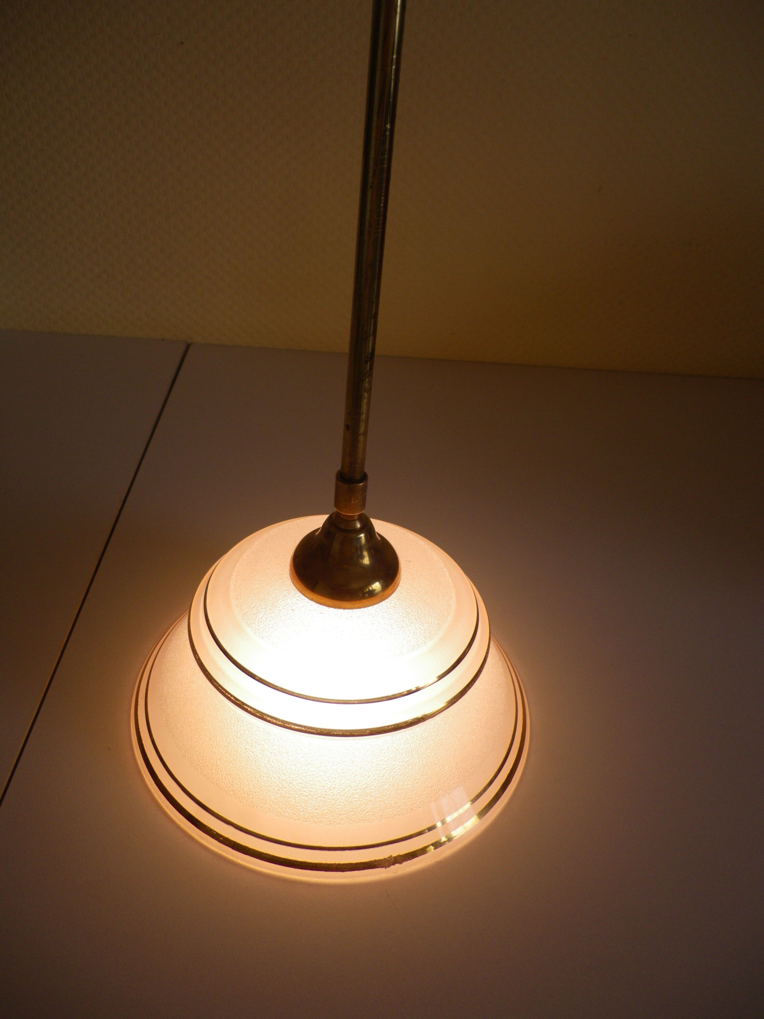 Suspension in brass and glass opaque granulated 1960s/1970s