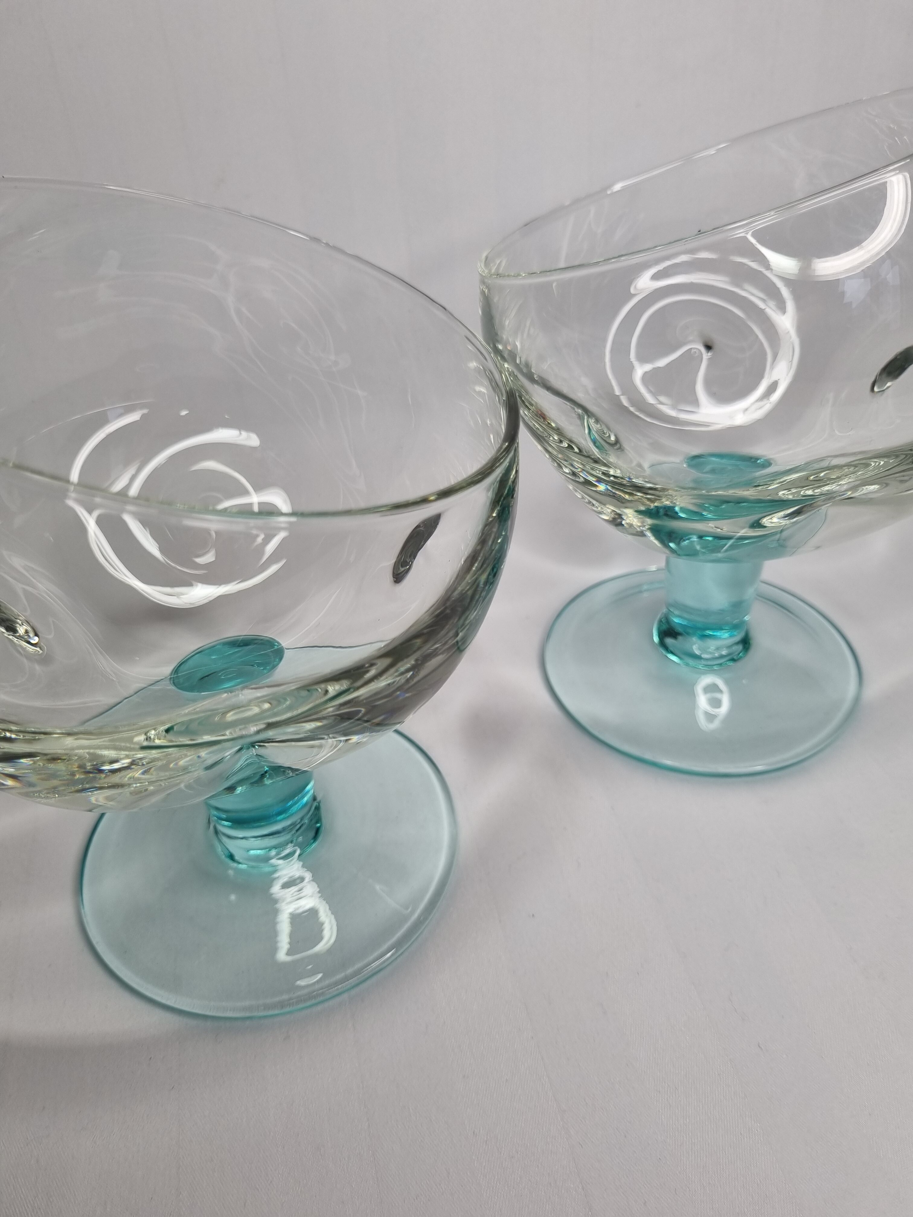 Pair of standing glass cups, 16 cm, blue