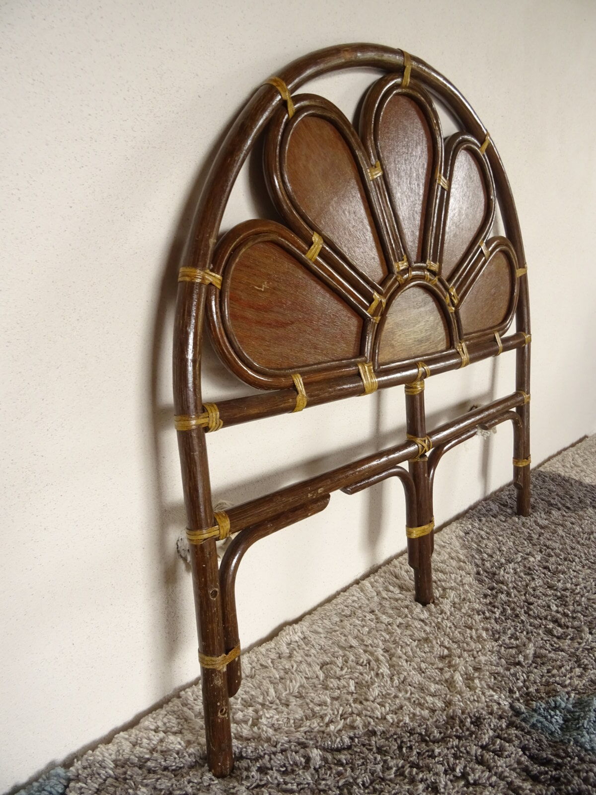 Rattan headboard "flower"
