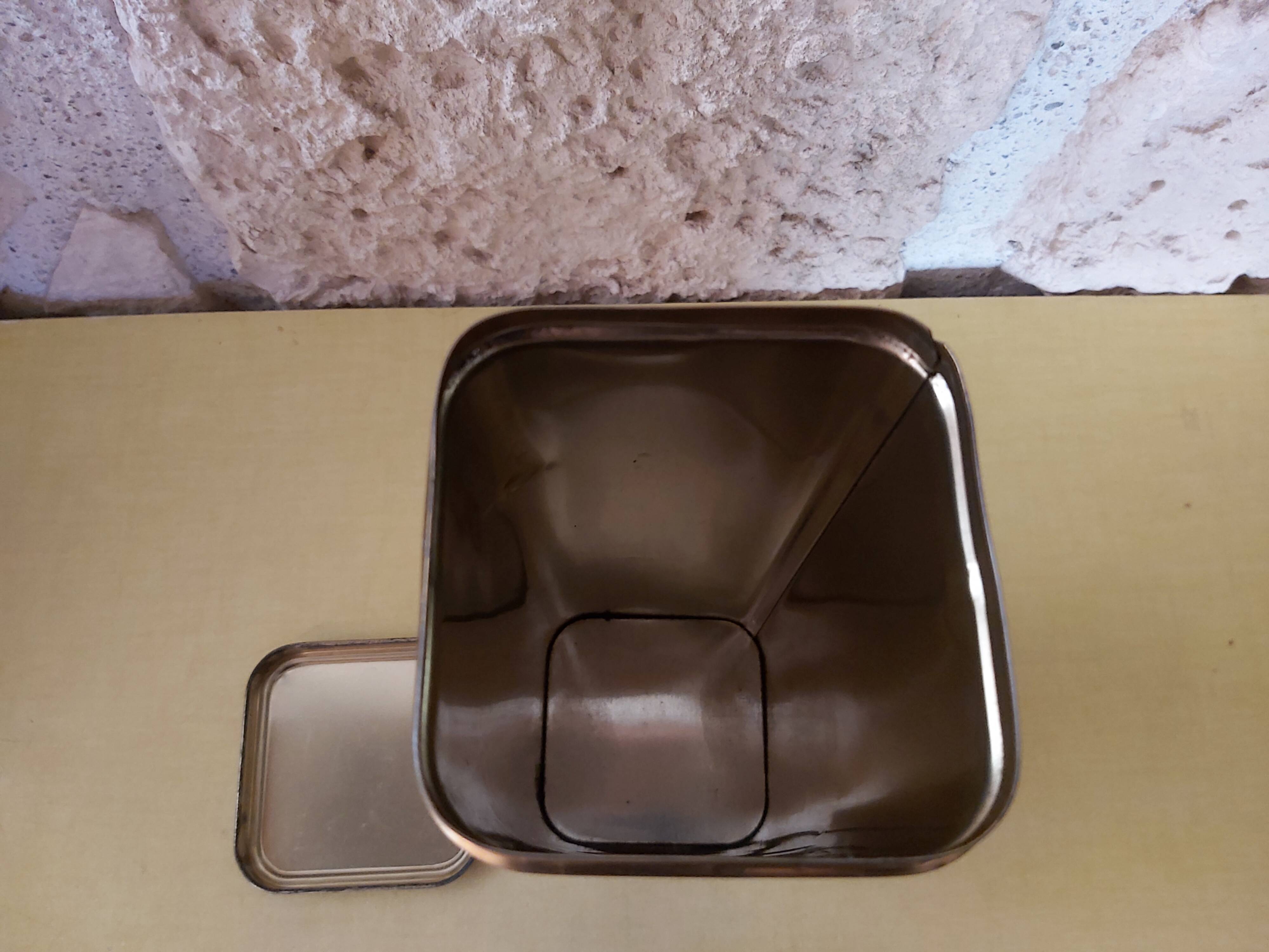 Antique metal box Chicory Leroux