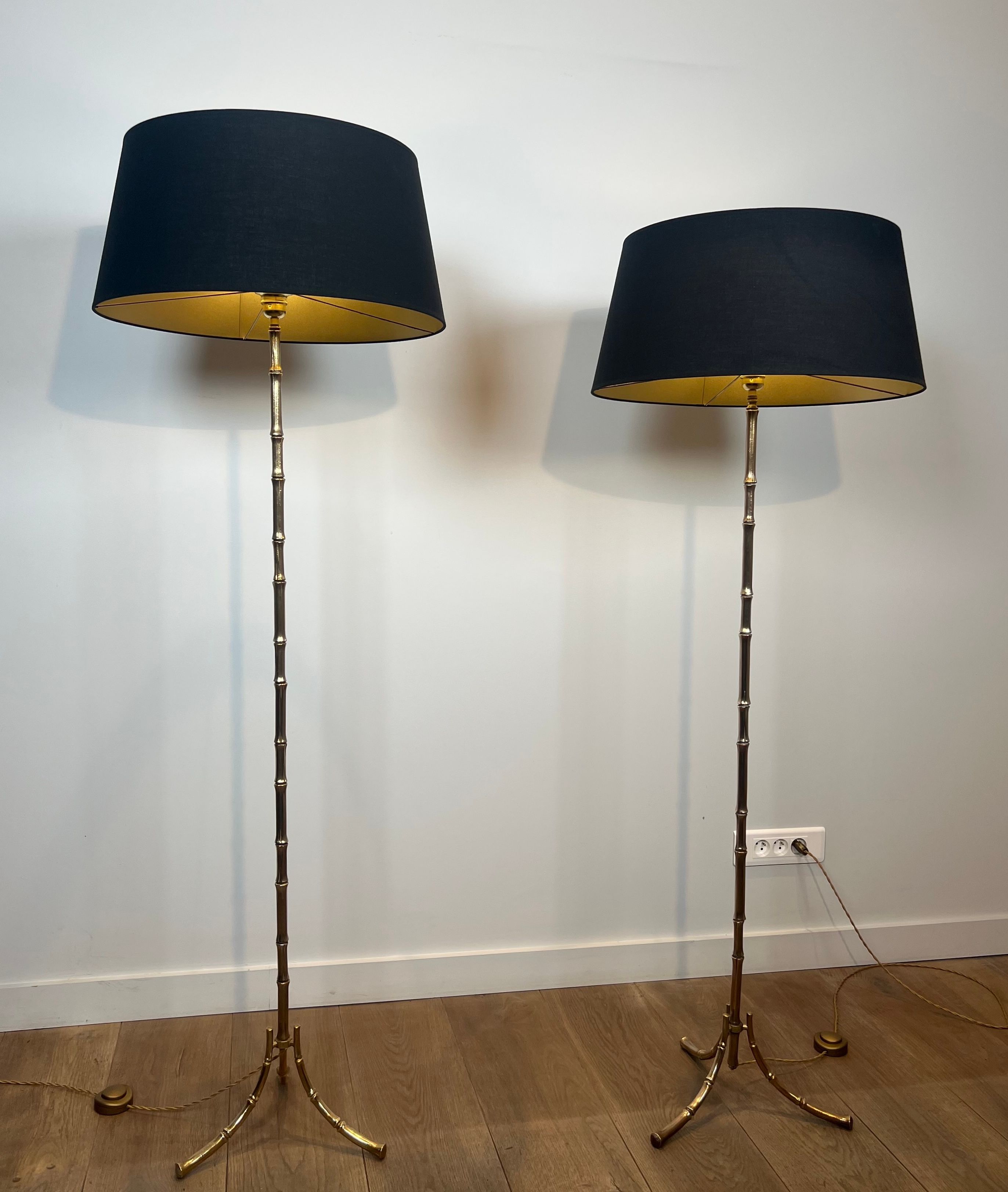 Paire de lampadaires de parquet en bronze façon faux-bambou de la Maison Baguès