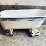 Cast iron bathtub eagle's feet