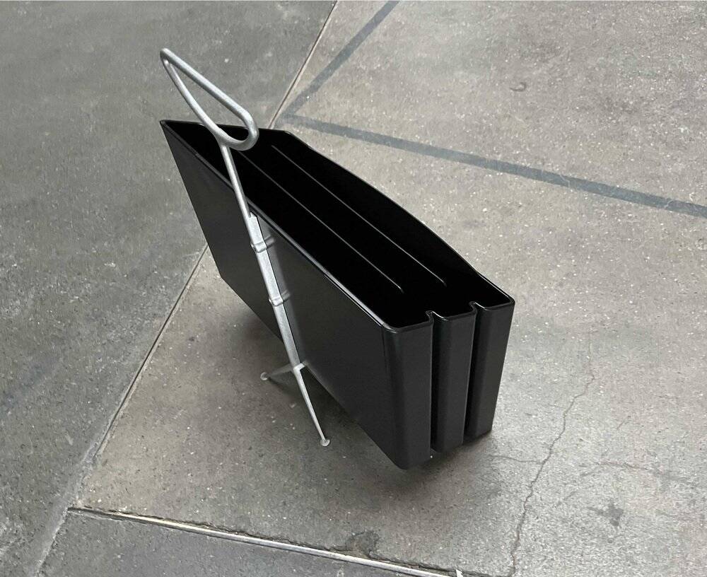 Postmodern Italian magazine rack by Andries & Hiroko Van Onck for Magis, 1980s.