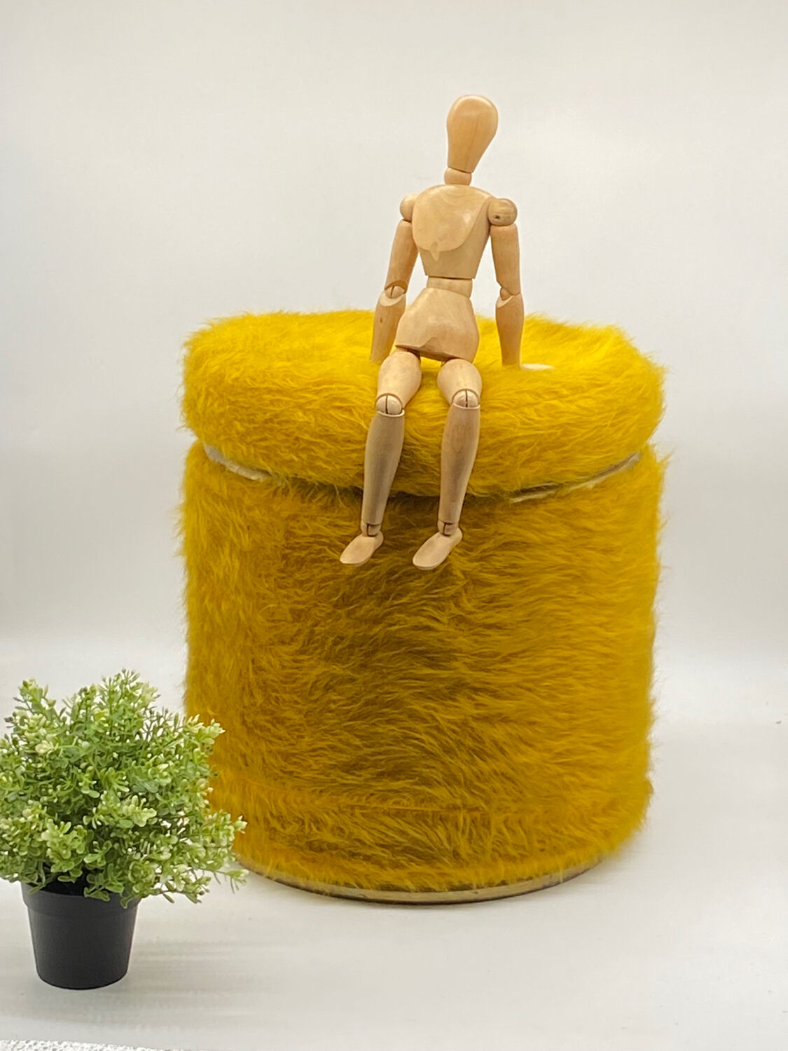 Pouf vintage, moumoute, moutarde, Pelfran