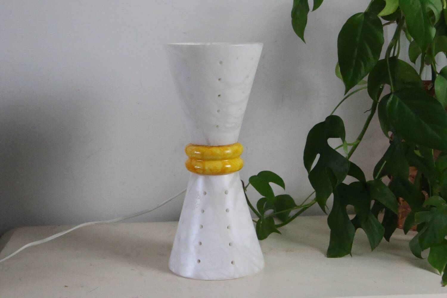 Alabaster and marble diabolo lamp