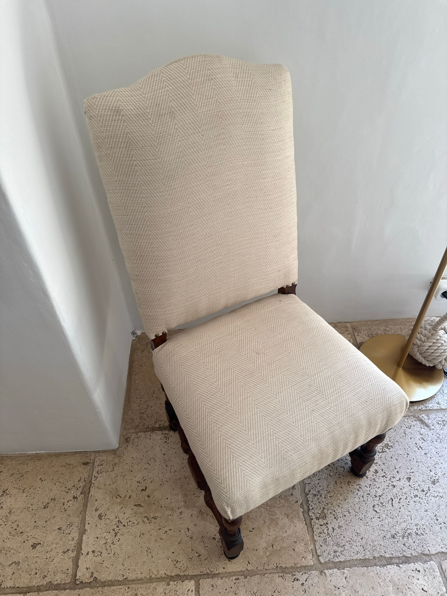Antique Louis XIII style chair in walnut – fully reupholstered