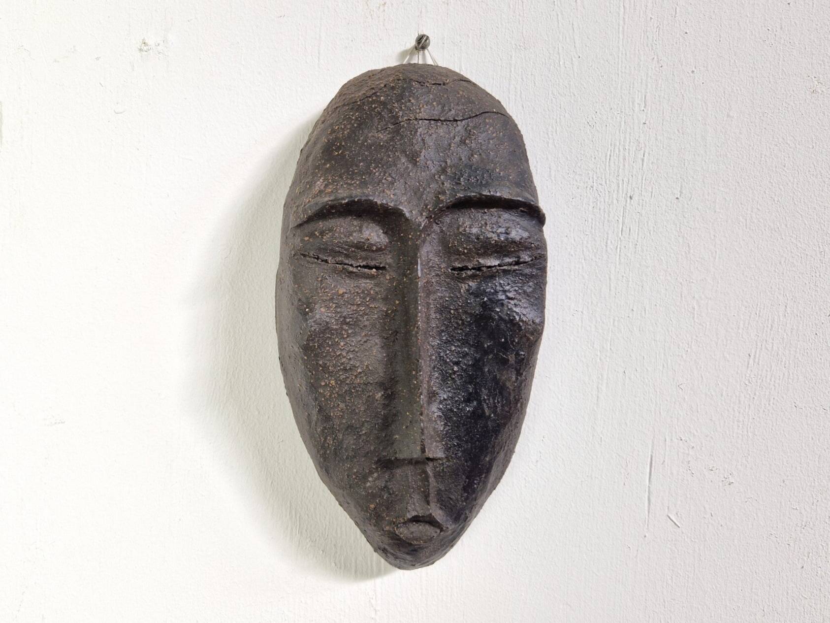 Grog clay wall mask | 20th century
