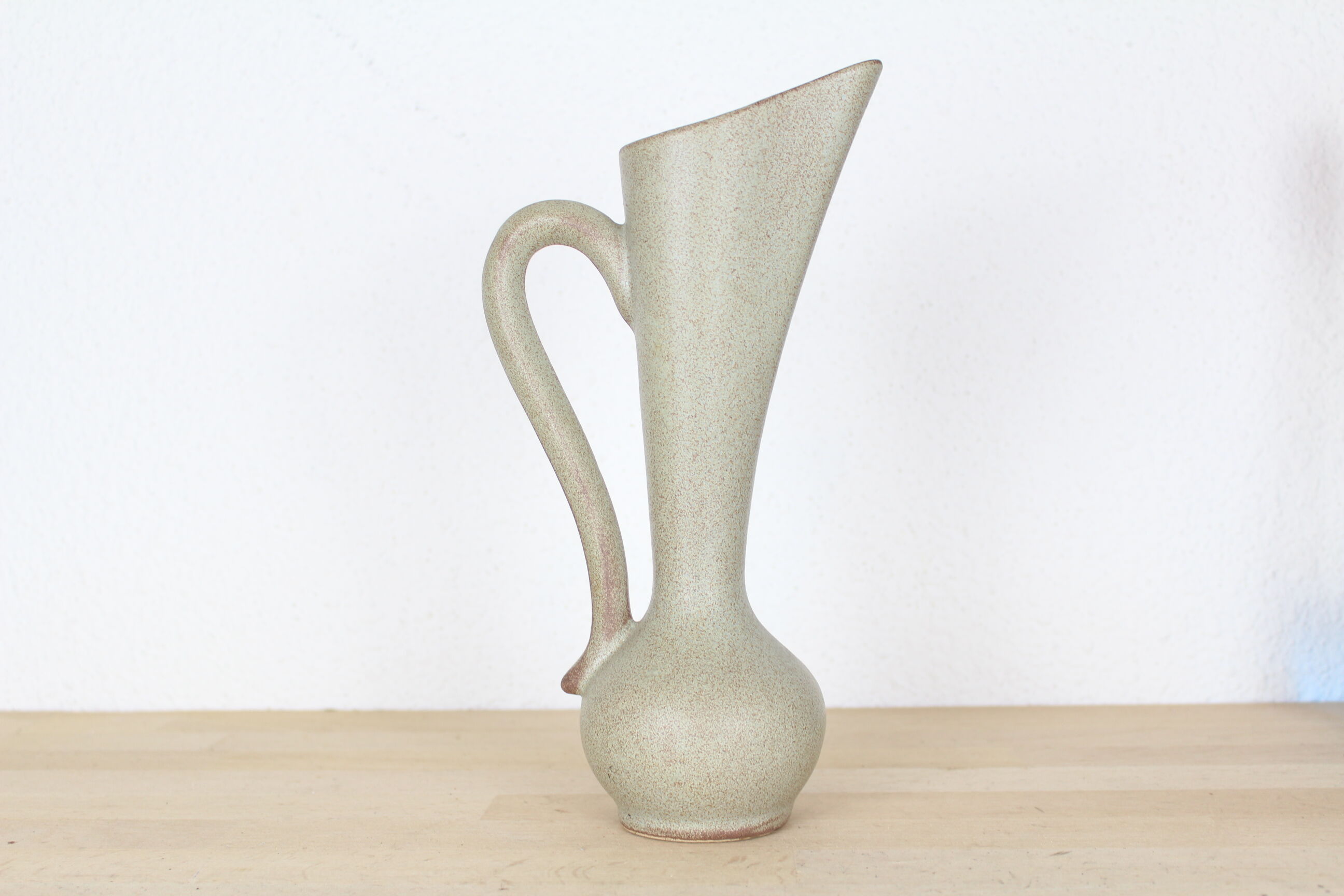 Red patterned sandstone pitcher