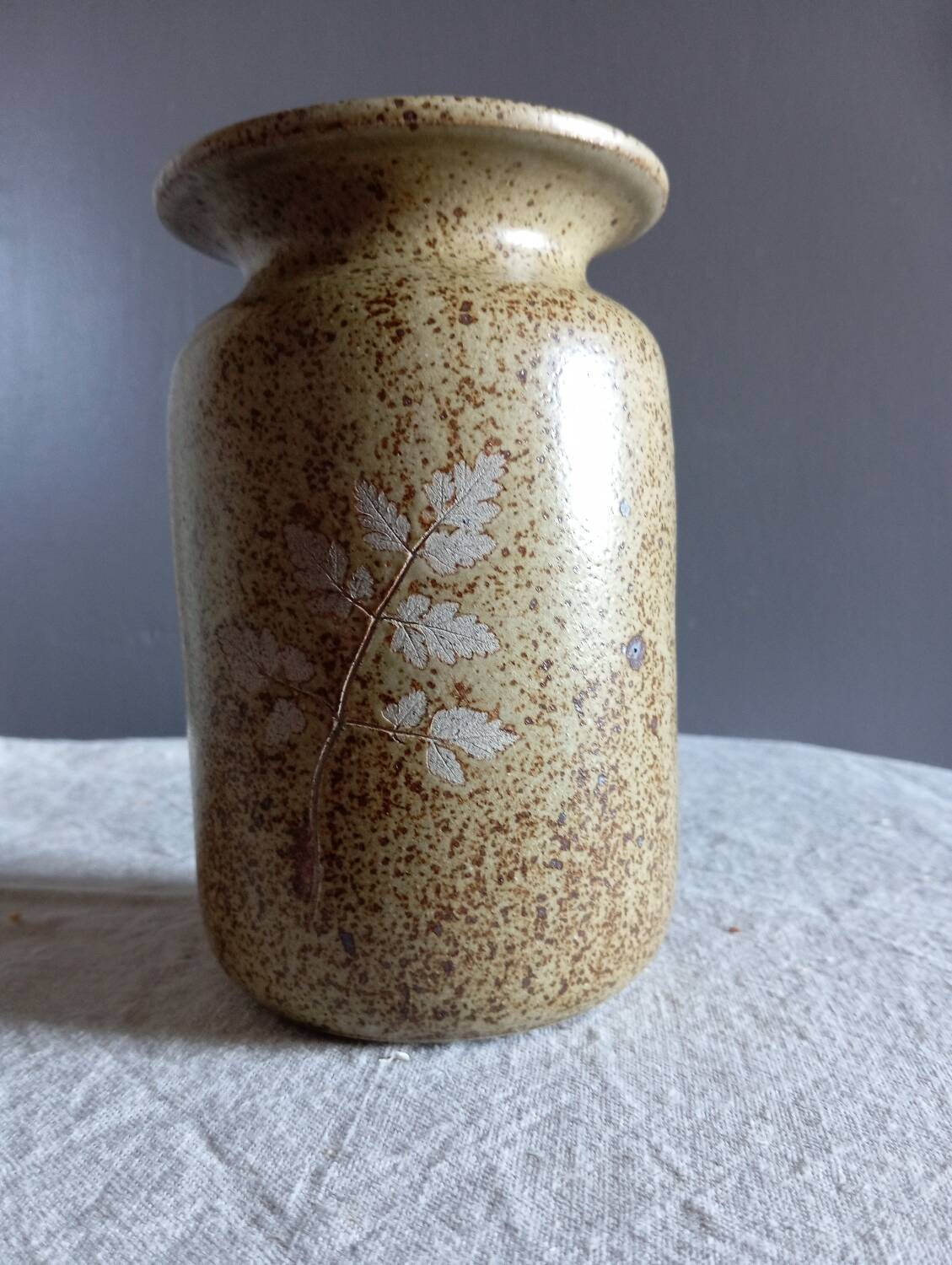 Pyrite sandstone vase with leaf decoration, Vallauris unsigned, 1970
