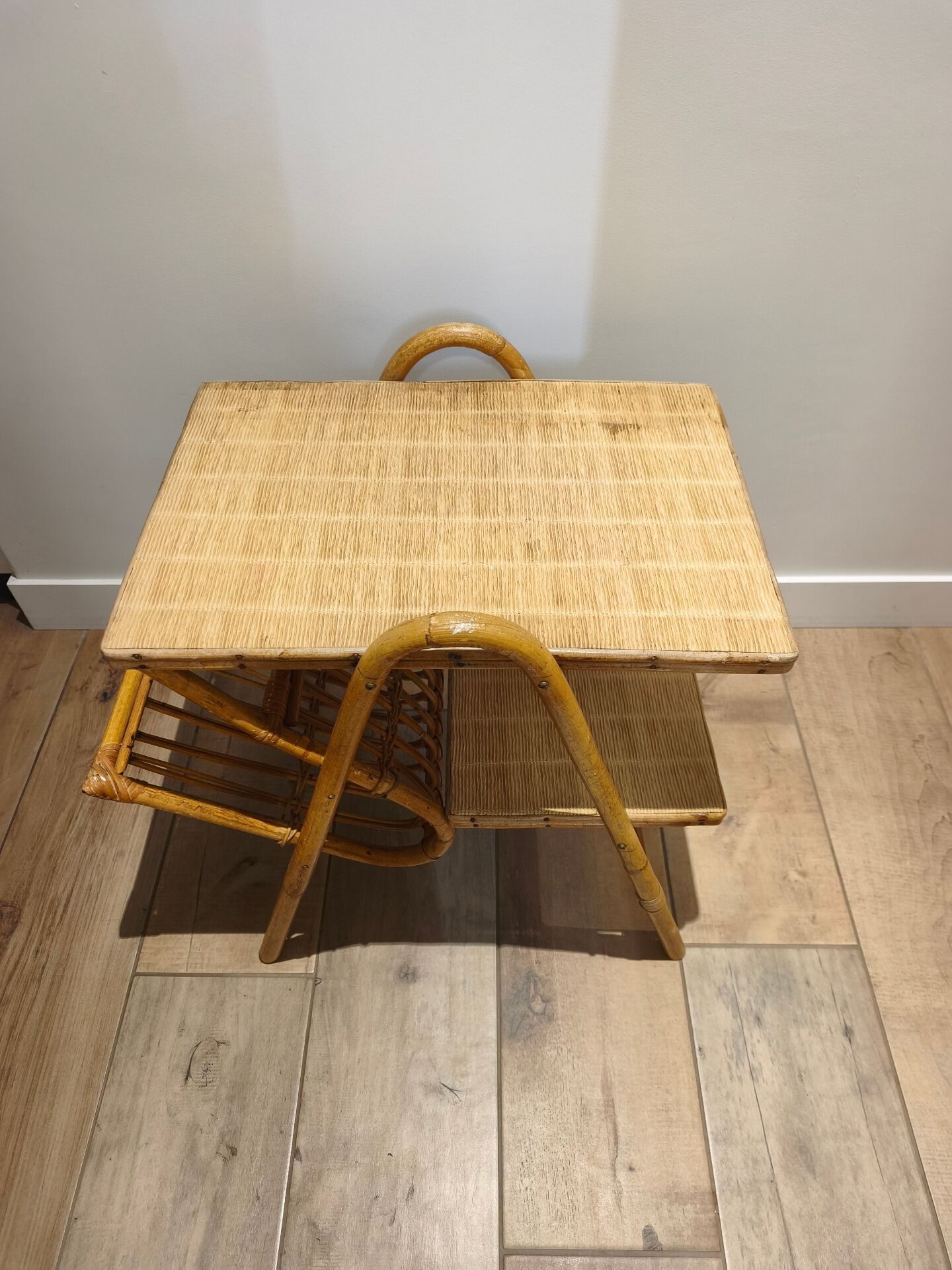 Vintage coffee table in rattan & wicker – Vinyl record player & storage cabinet