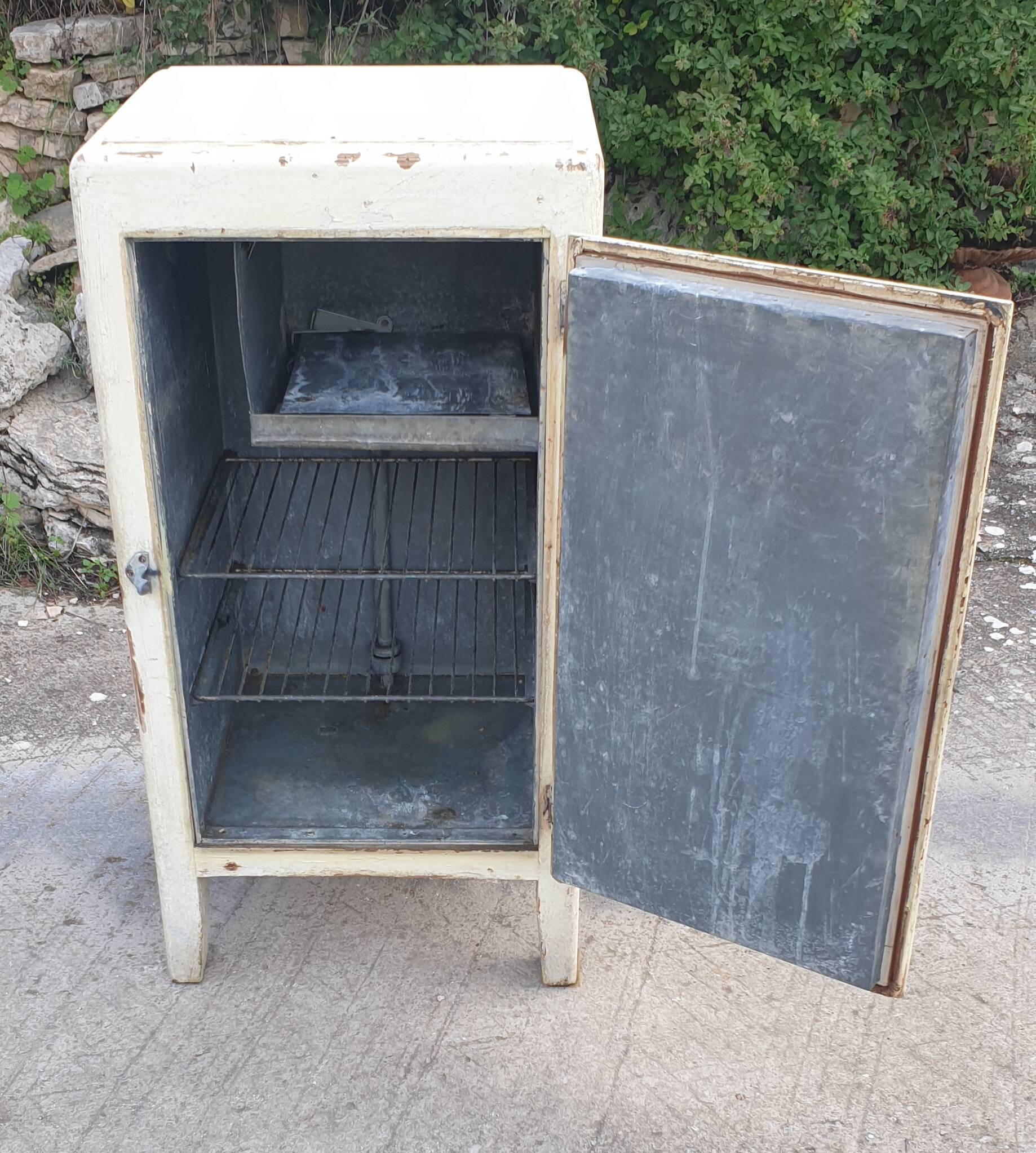 Old icebox