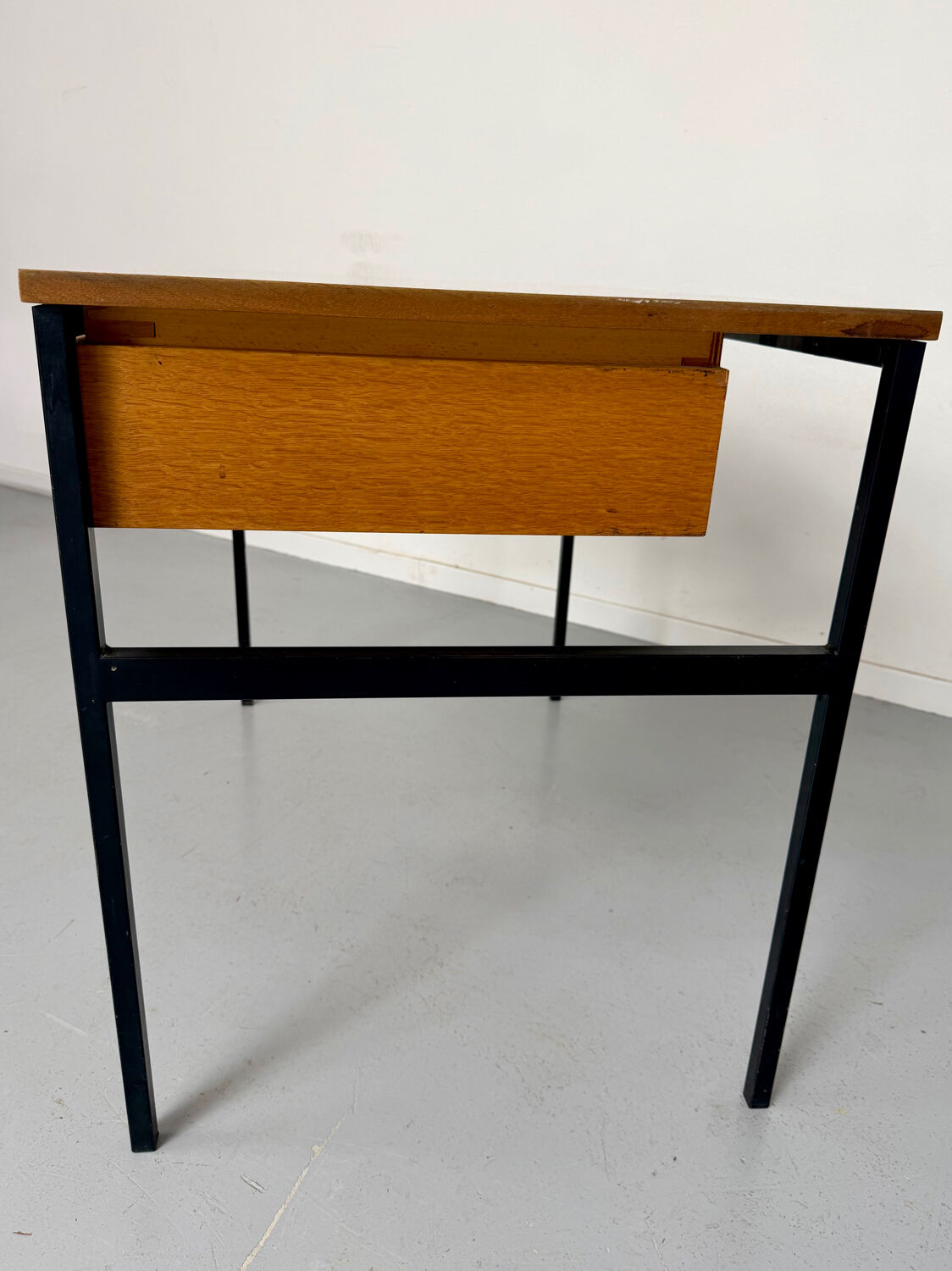 Vintage small desk designed by Pierre Paulin CM217 from the 1960s, wood and metal.