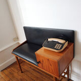 Table in excellent condition and very rare phone