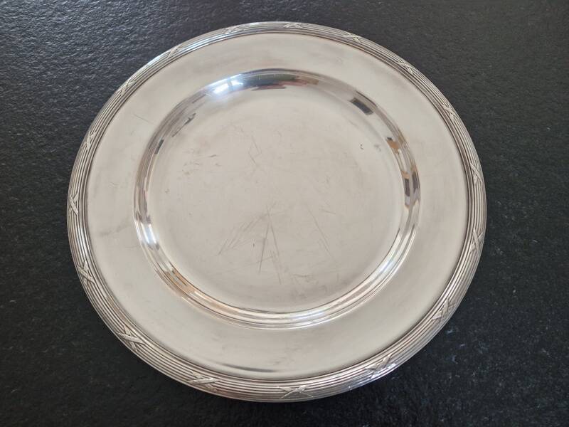 Christofle - Round service plate model Crossed Ribbons - in silver-plated metal