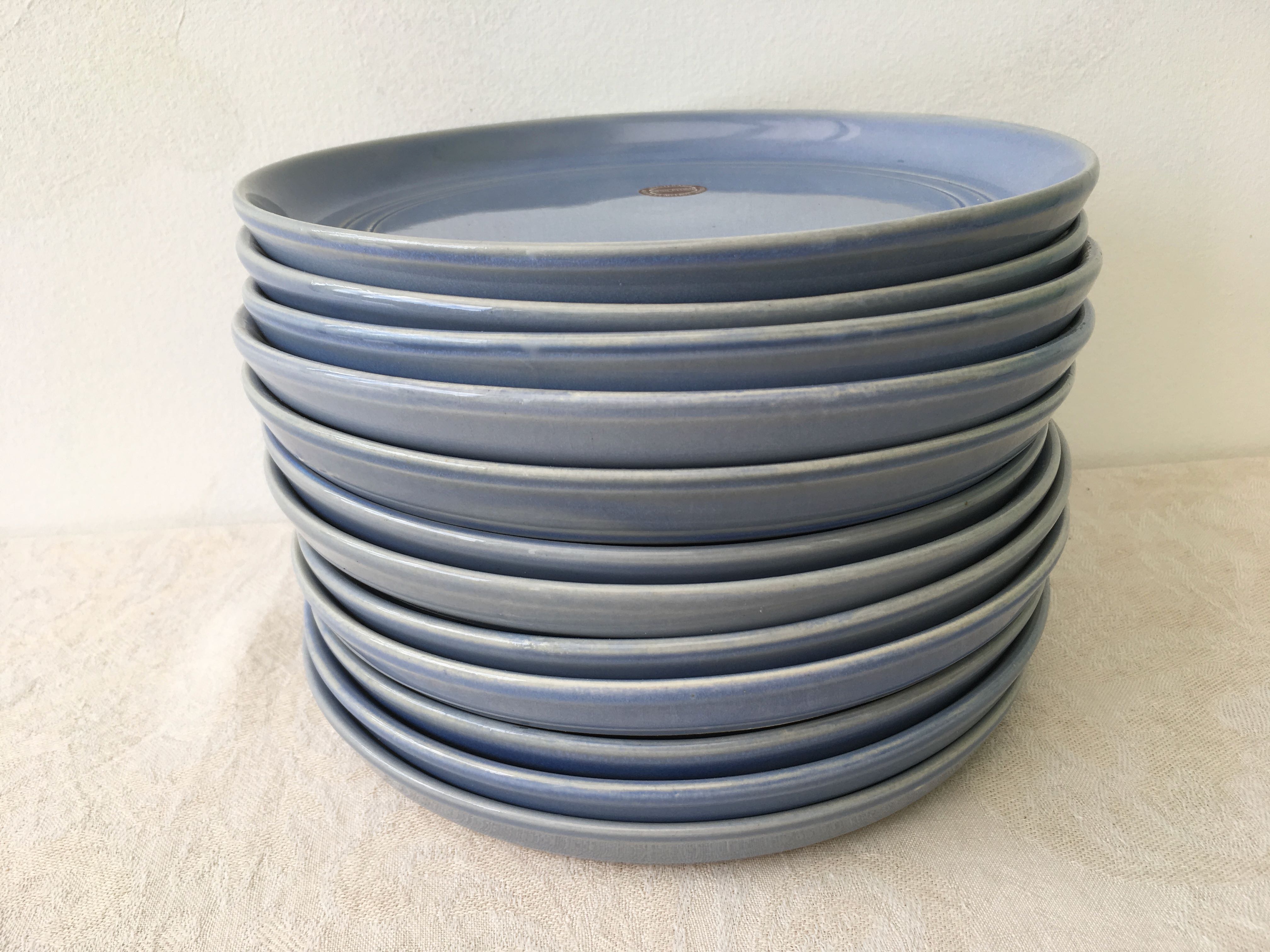 Set de 10 assiettes plates en grès bleu lavande