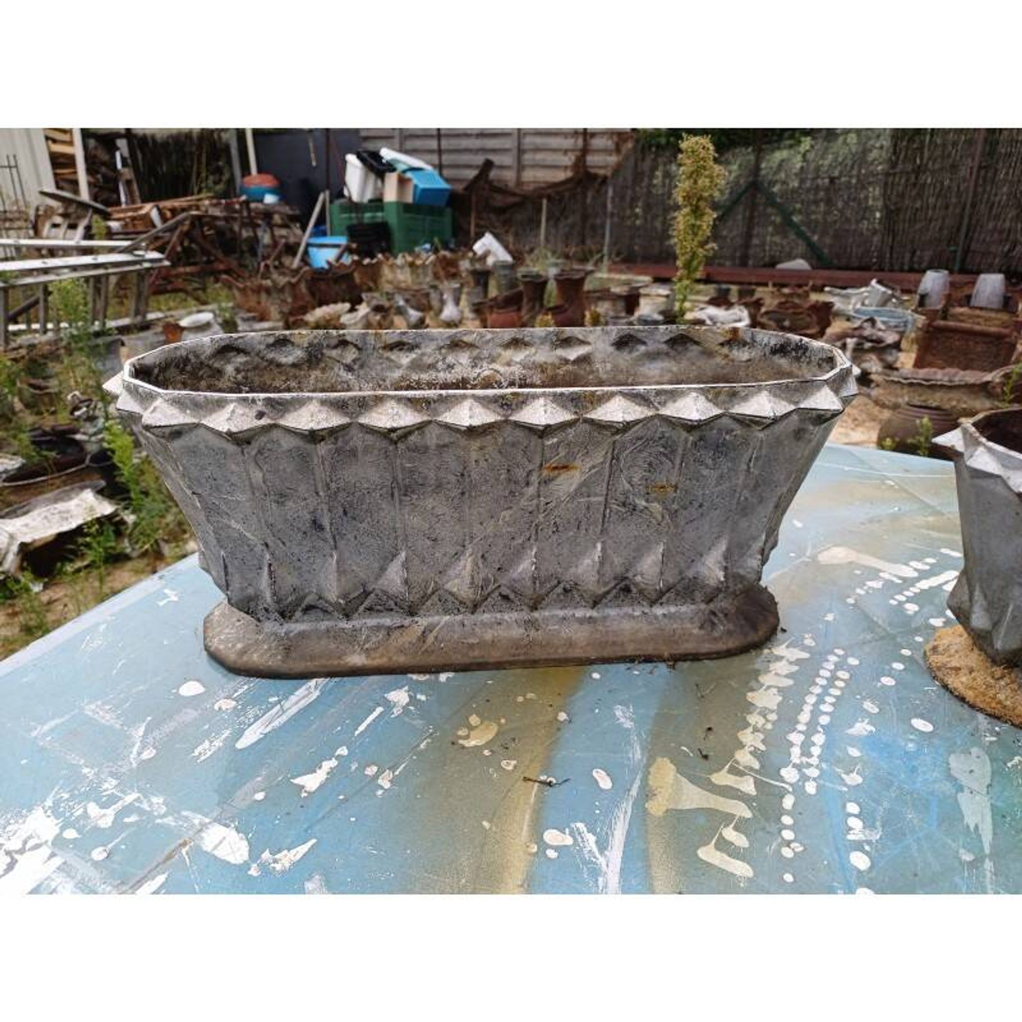 4 cast iron planters from 1900 from Charleville-Mézières