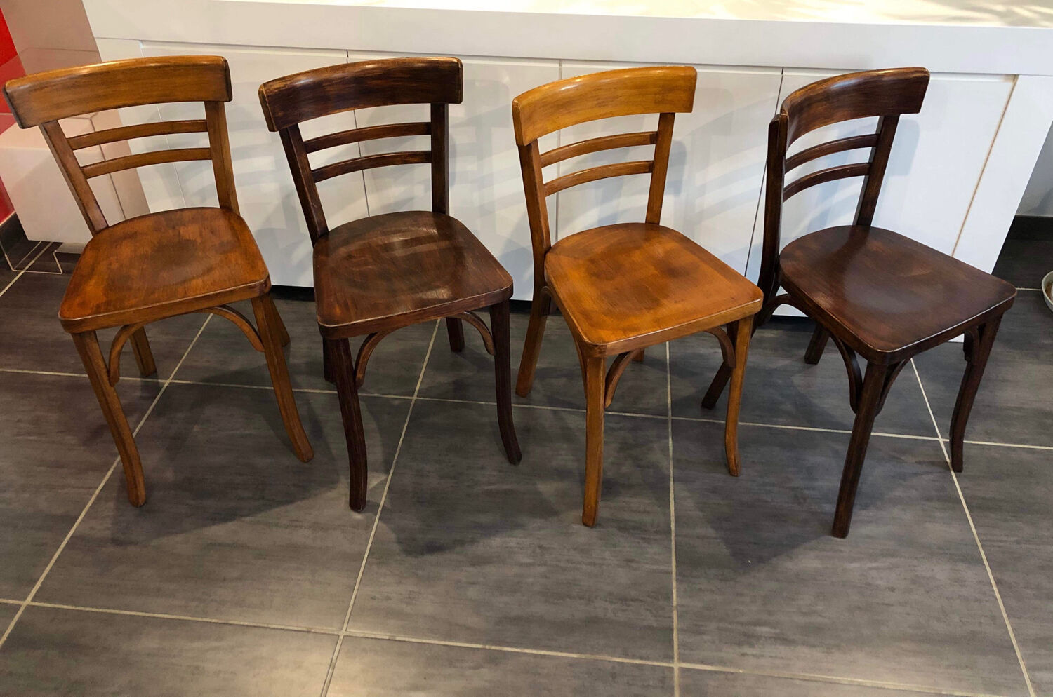 Suite de 4 chaises de bistrot Baumann vintage