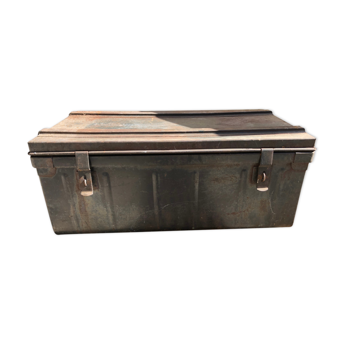 Metal storage trunk