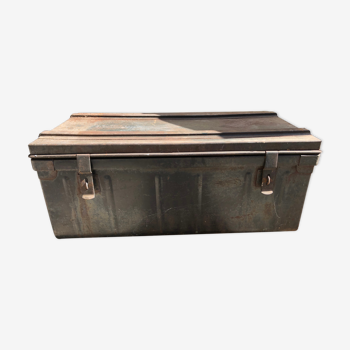 Metal storage trunk