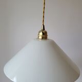 Conical suspension in white opaline