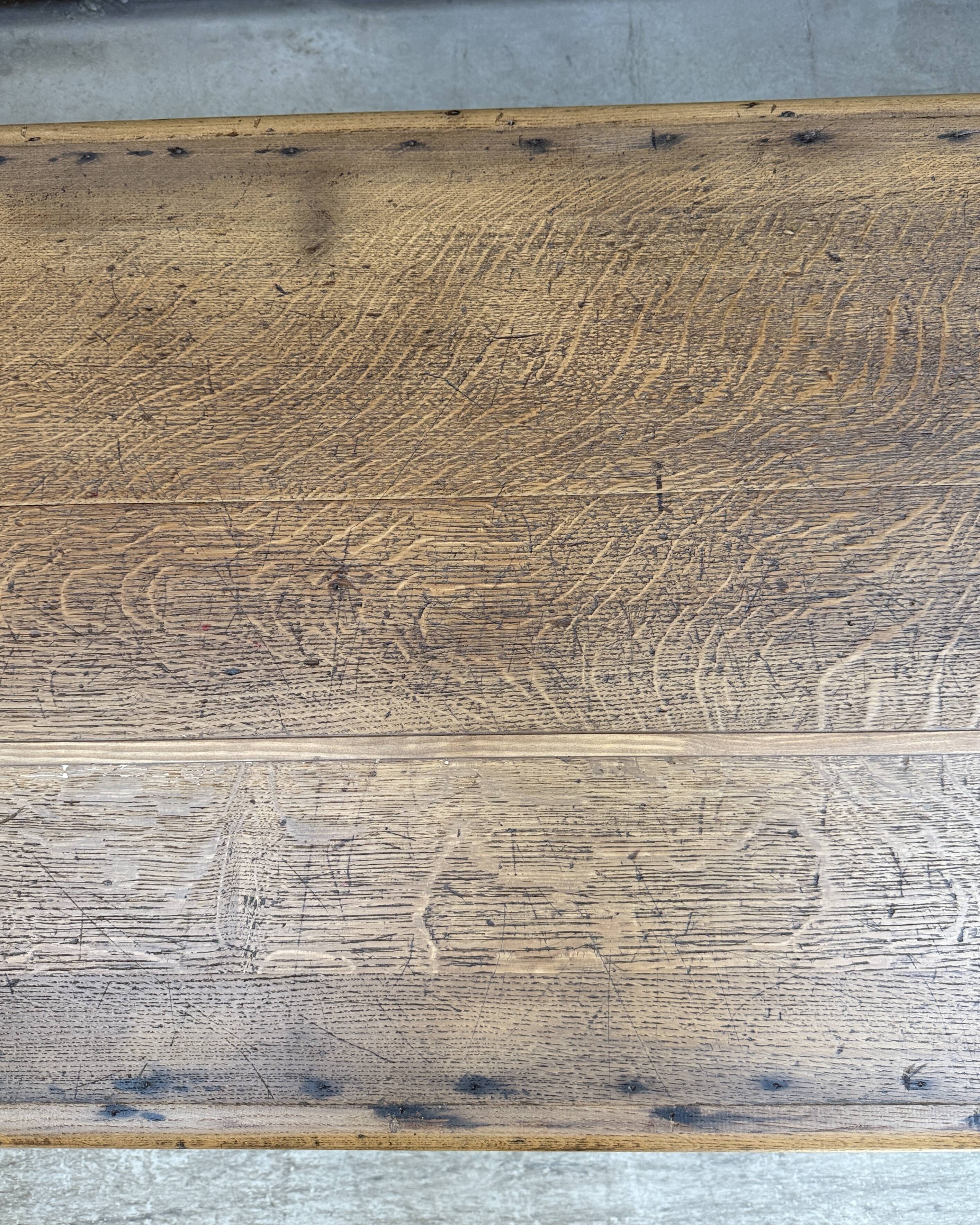 Farm table with turned legs in oak (renovated)