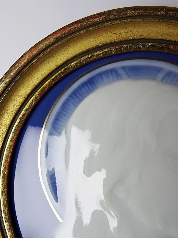 Paire de médaillons religieux en porcelaine de Limoges, vers 1900-1930