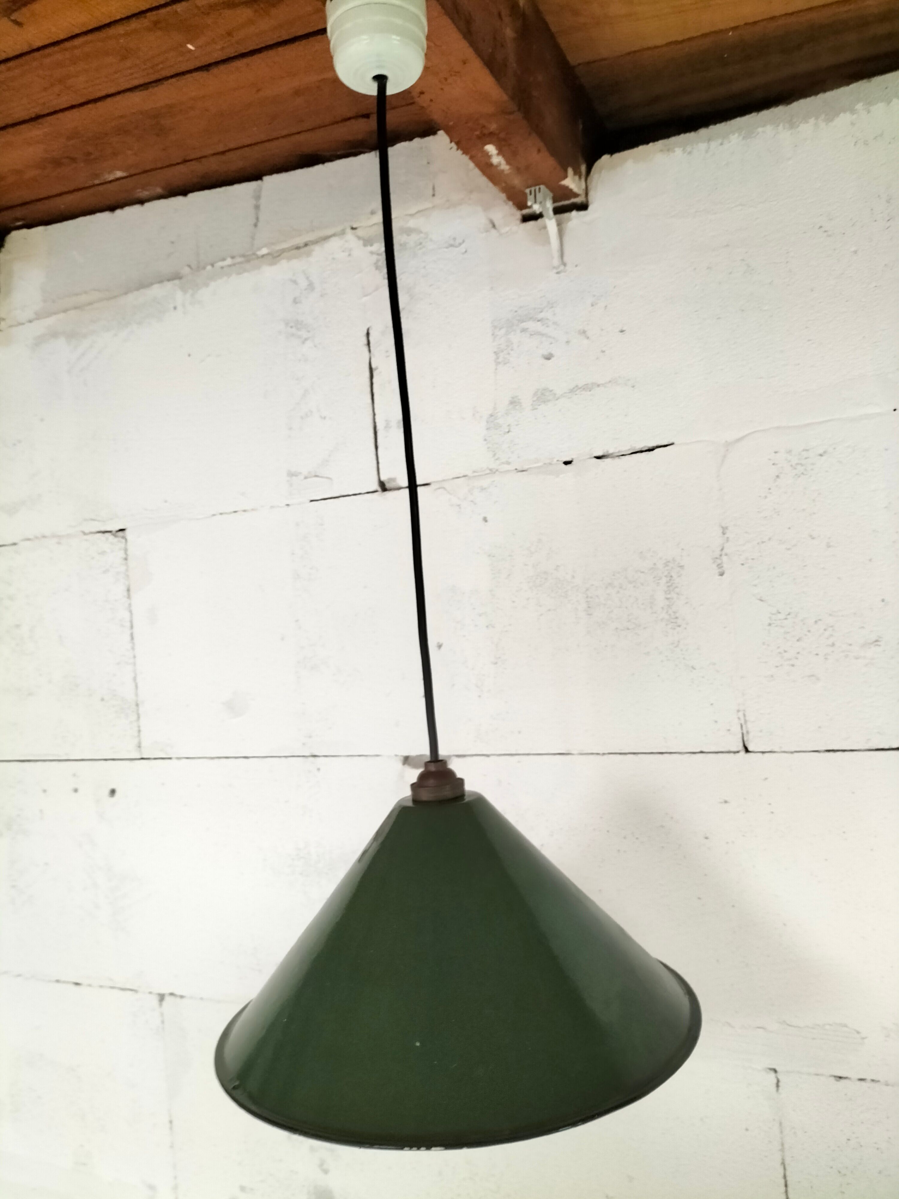 Industrial enamelled lamp