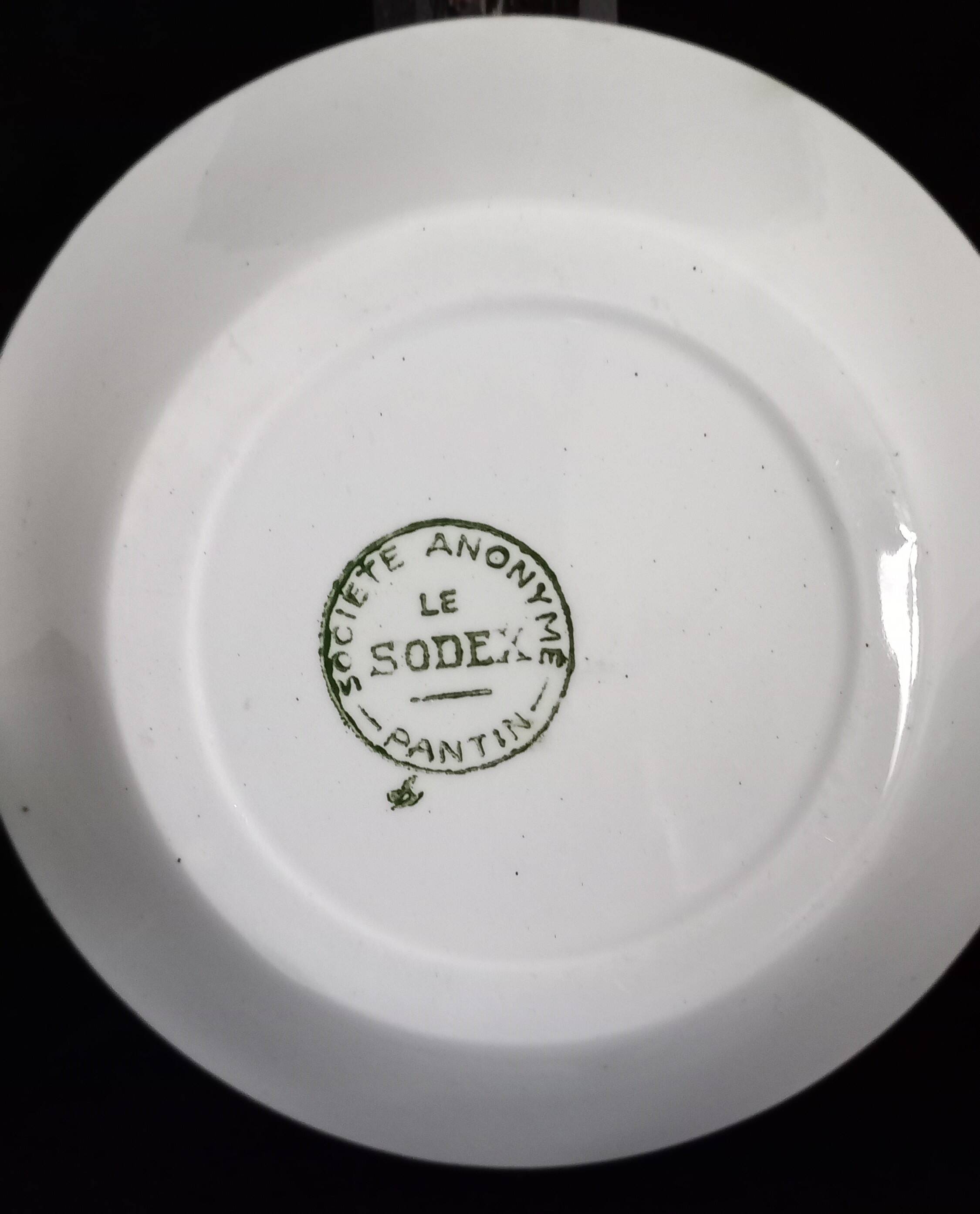 1 cup and its saucer