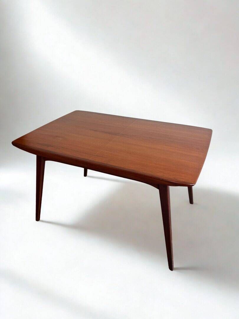 'Milaan' extendable dining table – L. Van Teeffelen for WEBE