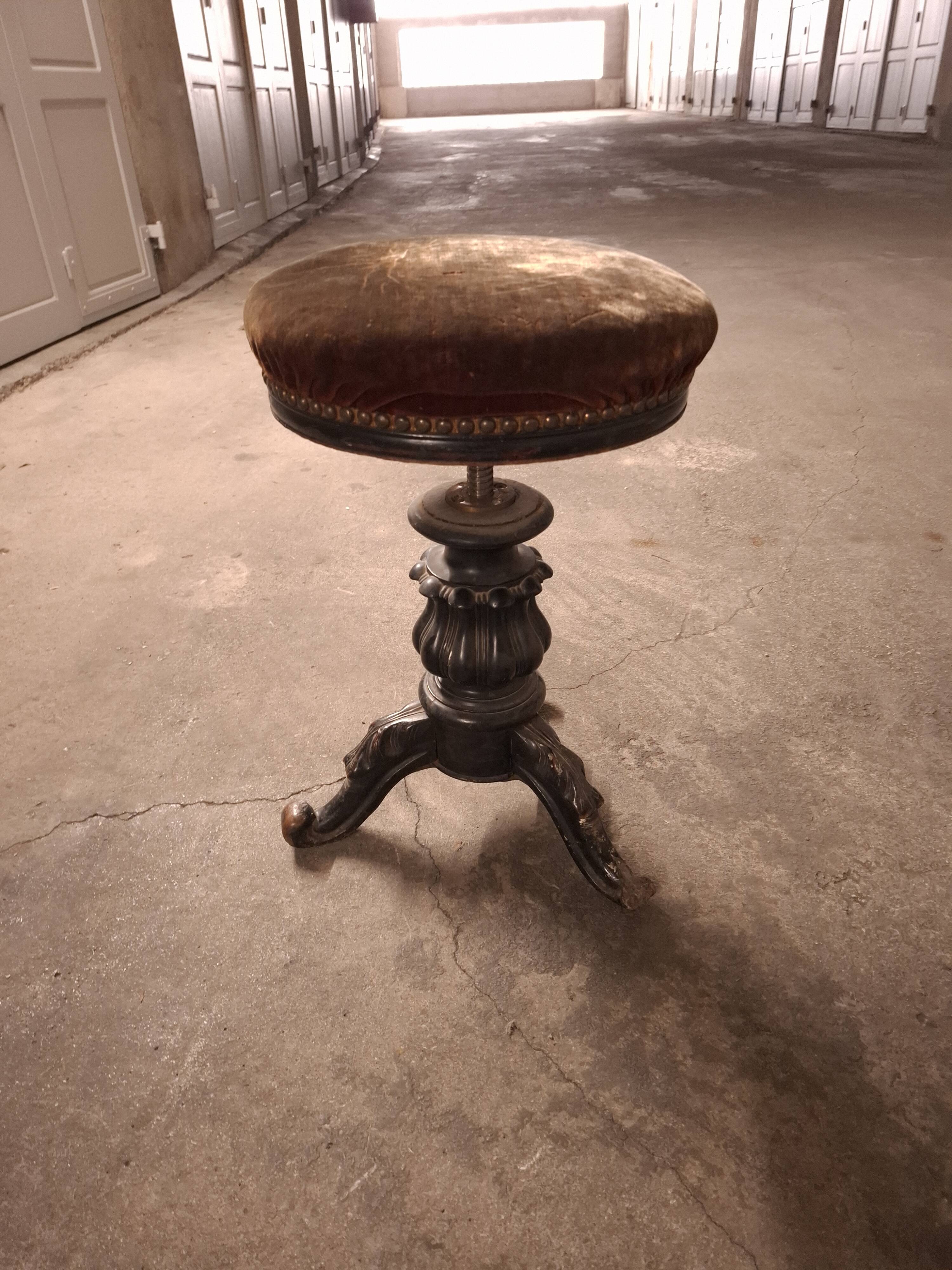 NAPOLEON III PIANO STOOL