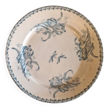 Assiette ancienne en terre de fer Badonviller, service "Iris"