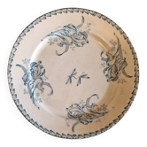 Assiette ancienne en terre de fer Badonviller, service "Iris"