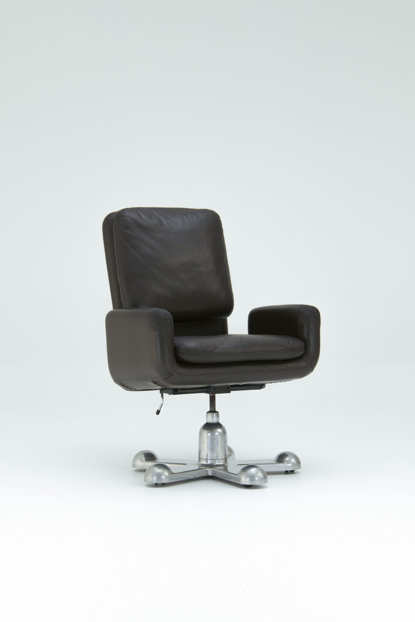 Chaise de bureau pivotante - Perry King et Santiago Miranda