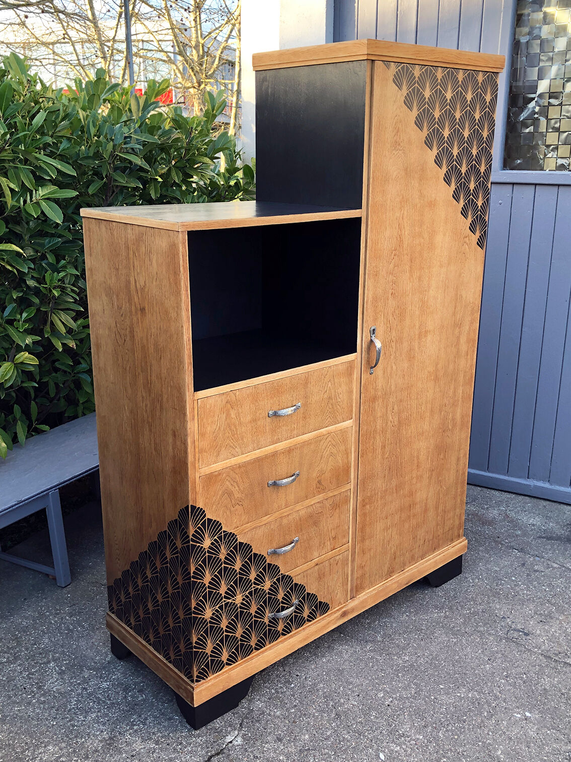 Asymmetric Cabinet