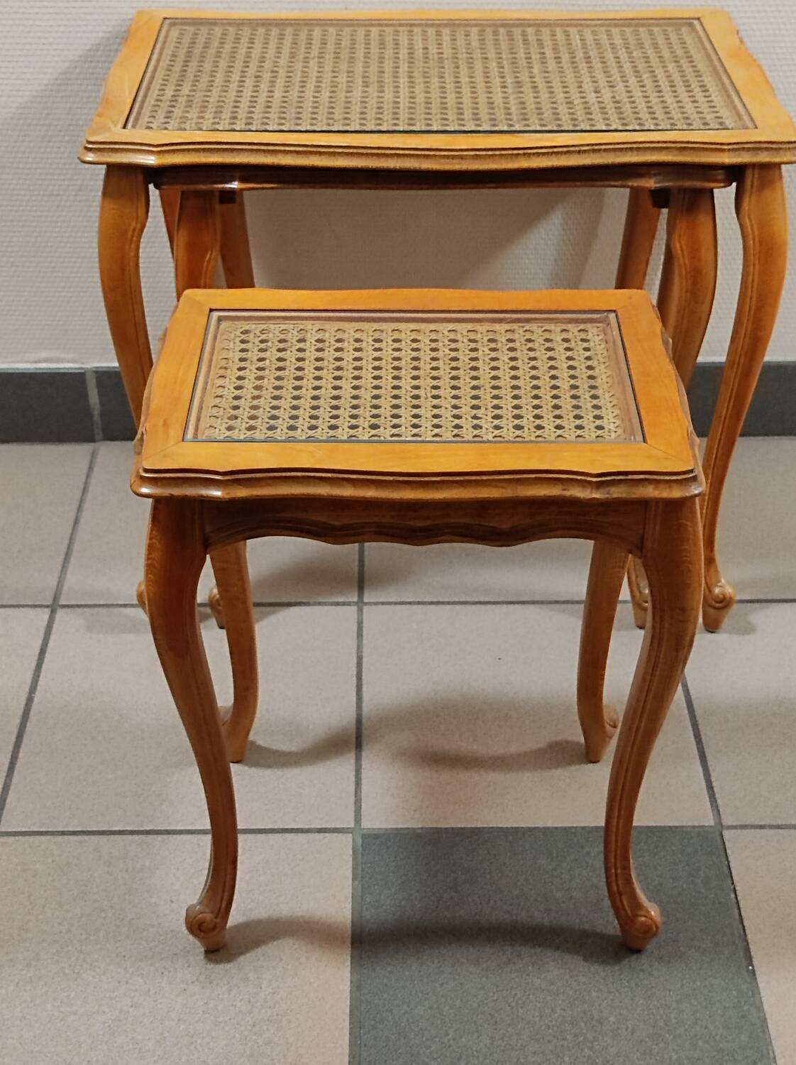 Antique vintage nesting table