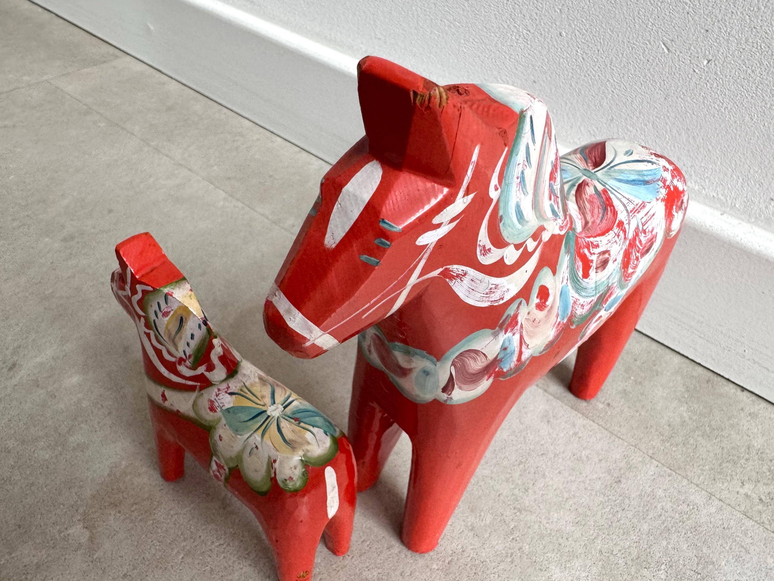 Ensemble de 2 chevaux Dala en bois vintage de Suède