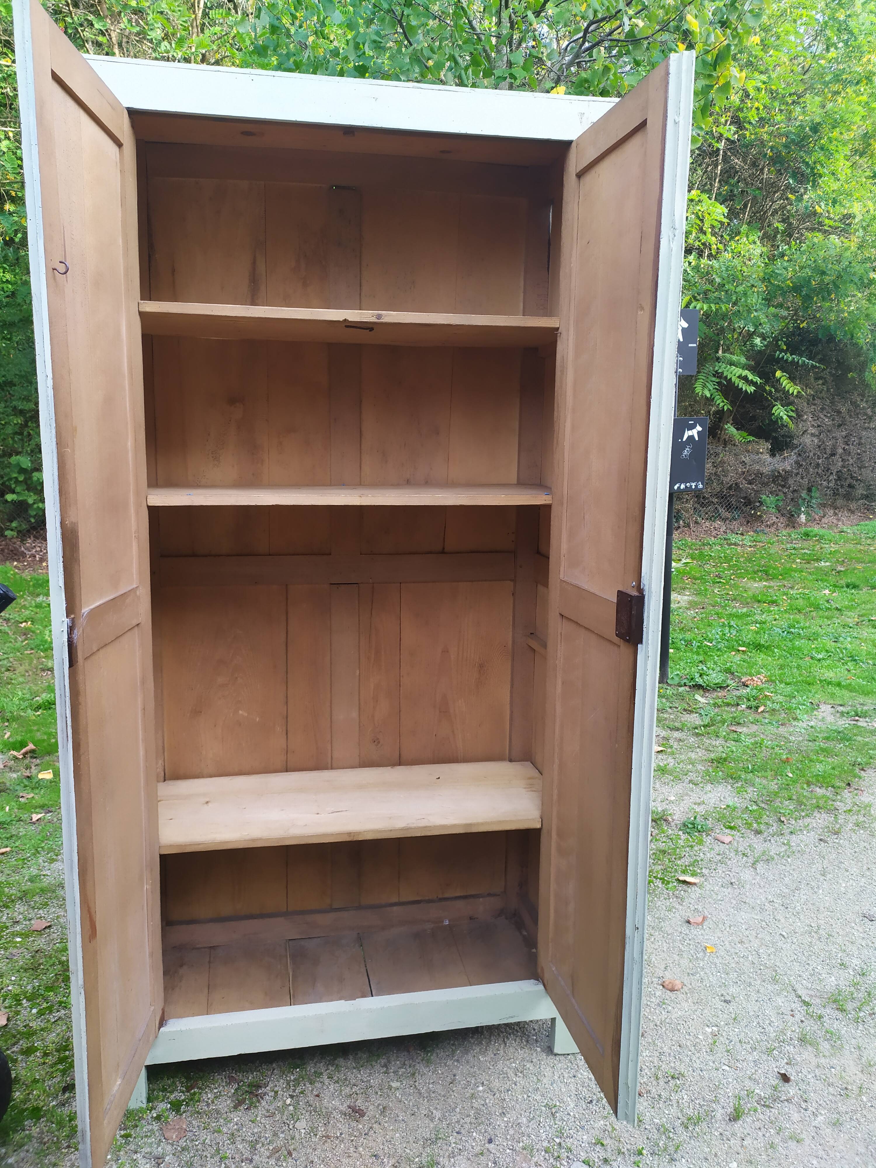 Armoire parisienne